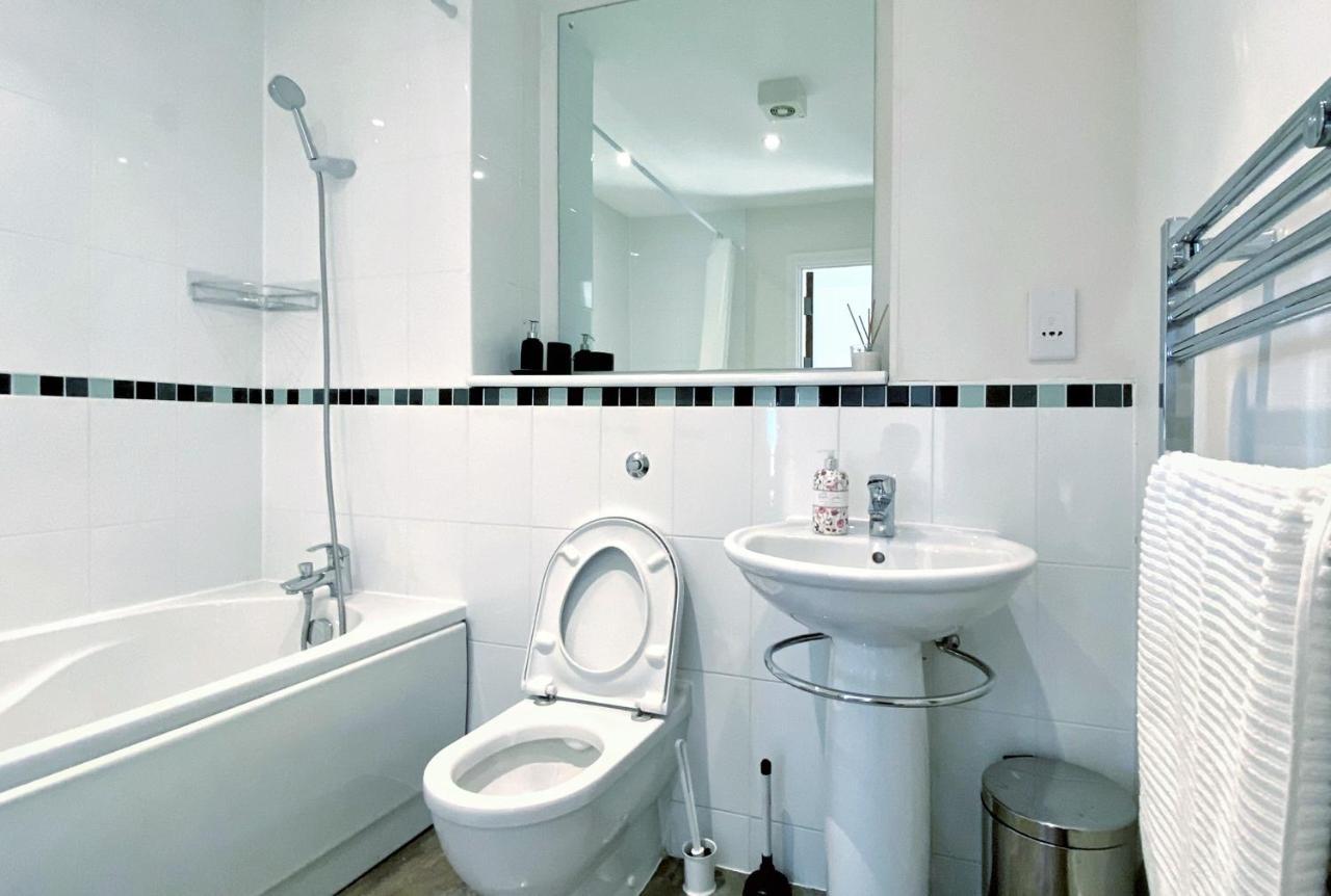 Artistic And Luxurious Apt With Sea View. Beach Side Swansea Esterno foto